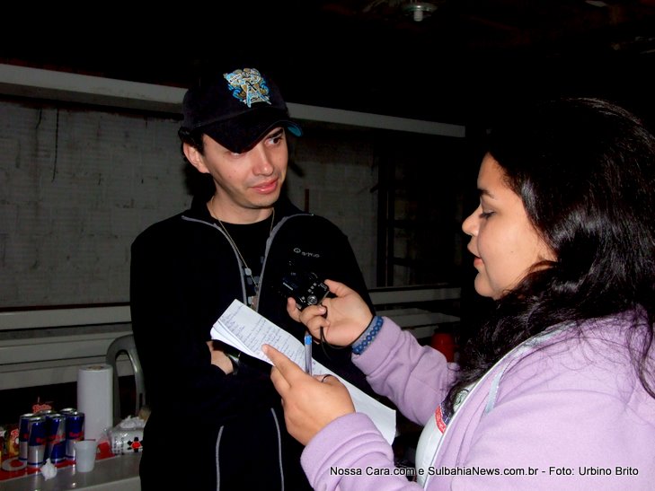 A nossa rep&oacute;rter Cl&iacute;cia Marinho entrevista Eduardo Faro integrante da banda Rosa de Saron