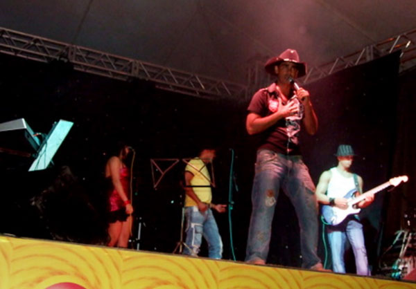 Show da 5&ordf; Montaria da Lua Cheia de Itagimirim em maio de 2009