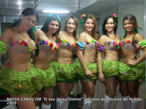 As bailarinas lindas da banda Avi&otilde;es do Forr&oacute;