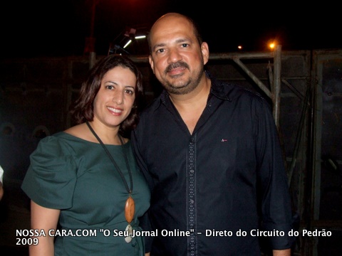 A primeira dama Cl&aacute;udia Oliveira e Rob&eacute;rio Oliveira (prefeito de Eun&aacute;polis)