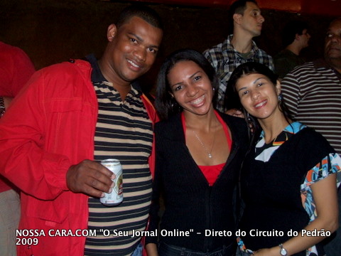 Luciano Santos do Site EunoEsporte.com e amigas curtindo a festa