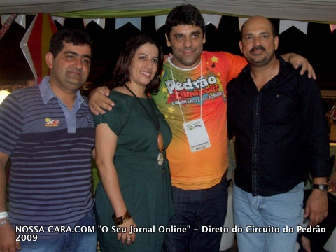 Da esq/direita o vereador Valdiran Marques, Cl&aacute;udia Oliveira, Carlos Frederico (Band e Ativa FM) e Rob&eacute;rio Oliveira