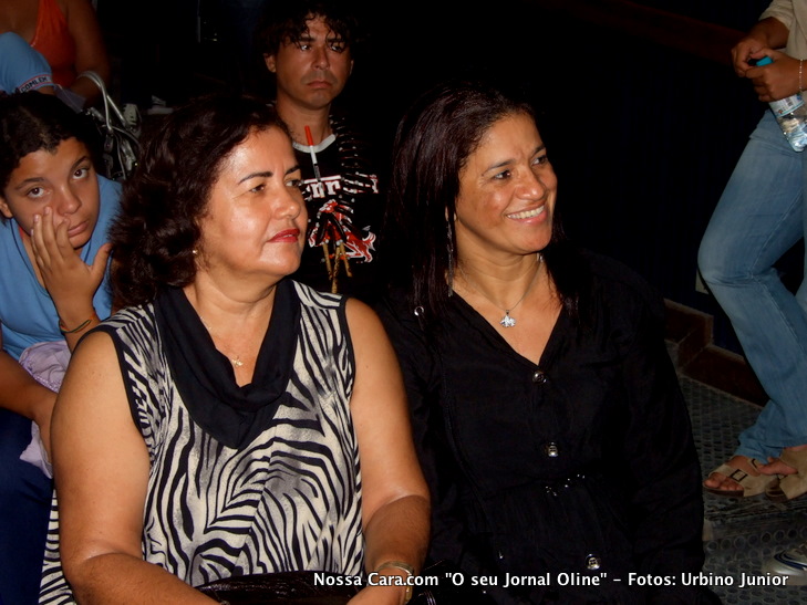 A professora Maureen Lacerda secret&aacute;ria Municipal de Euduca&ccedil;&atilde;o e a diretora de Cultura professora Geni Batista Santos