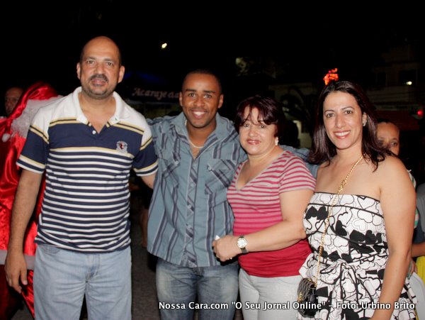 Partindo da direita Rob&eacute;rio Oliveira, o cantos Nemias, Maria Menezes e Cl&aacute;udia Oliveira