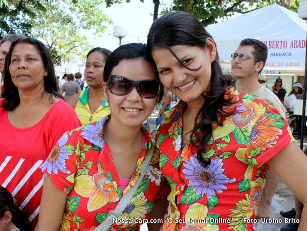Funcion&aacute;rias do departamento de cultura Iris Arcebispo e Glauciane Pereira participando da organiza&ccedil;&atilde;o deste evento