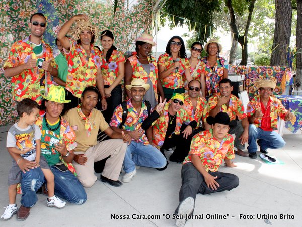 Toda a equipe do departamento de cultura da secret&aacute;ria Municipal de Educa&ccedil;&atilde;o posa para a nossa lente