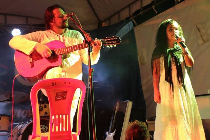 F�bio Del Porto e Ros�ngela Nascimento se apresentam durante a Semana de Arte no Viola de Bolso