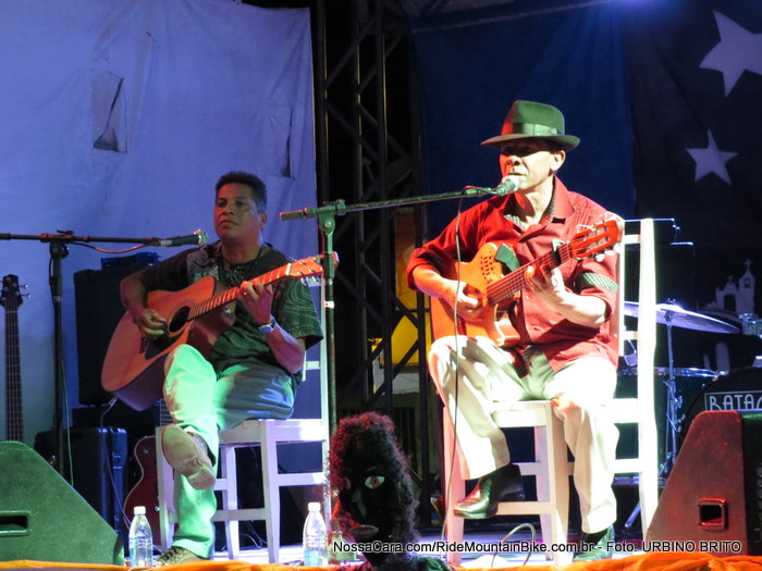 O cantor Juraildes e seu parceiro encantou a todos com suas belas m�sicas